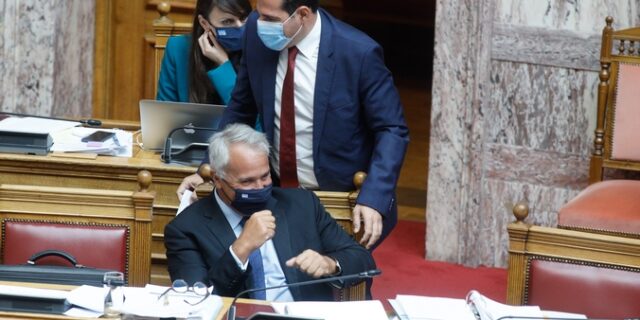 Κορονοϊός: Η κυβέρνηση γυρίζει την πλάτη της στους επιστήμονες