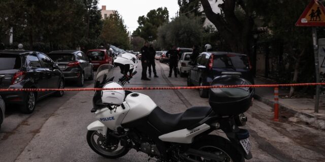 Πυροβολισμοί στο Χαλάνδρι: Η 49χρονη λέει ακατάληπτες φράσεις – Σε κρίσιμη κατάσταση ο γιατρός