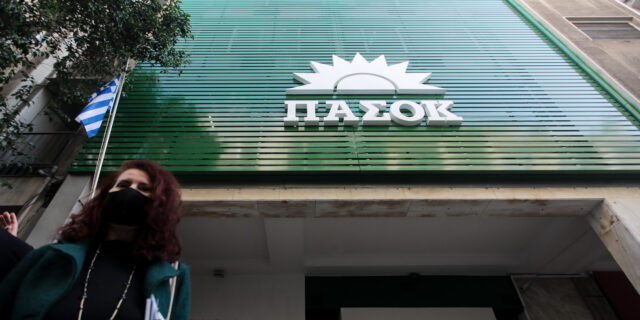 Γιατί δεν εξέπληξε το ΠΑΣΟΚ η δήλωση Κασσελάκη για τον Σημίτη