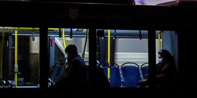 Γερμανία: Κλιμακώνεται η συζήτηση για τον υποχρεωτικό εμβολιασμό κατά του κορονοϊού