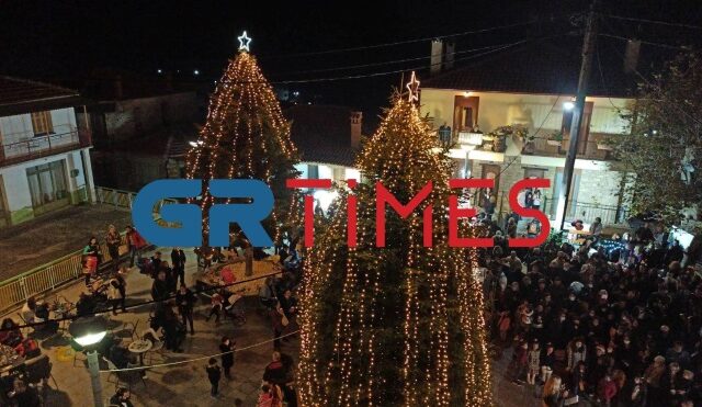 Χριστούγεννα 2021: Το πρώτο Χριστουγεννιάτικο δέντρο “άναψε” στη Χαλκιδική