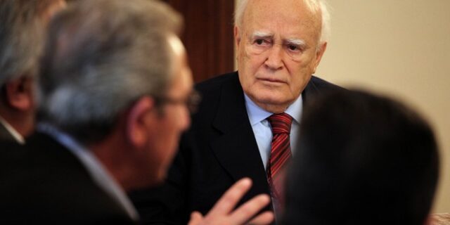 Κάρολος Παπούλιας: Η αντίσταση, η πολιτική πορεία του και ο αθλητισμός