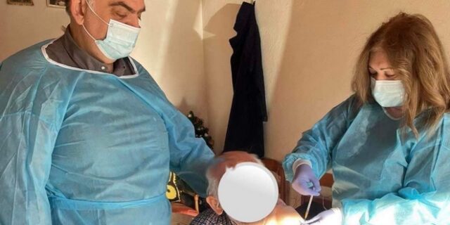 Τρίκαλα: Παππούς 104 ετών εμβολιάστηκε κατά του κορονοϊού