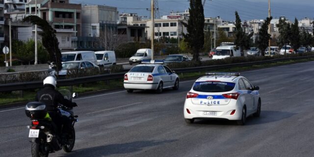 Δυσχέρεια στην κυκλοφορία στην Εθνική Οδό Αθηνών-Λαμίας εξαιτίας εκτροπής νταλίκας
