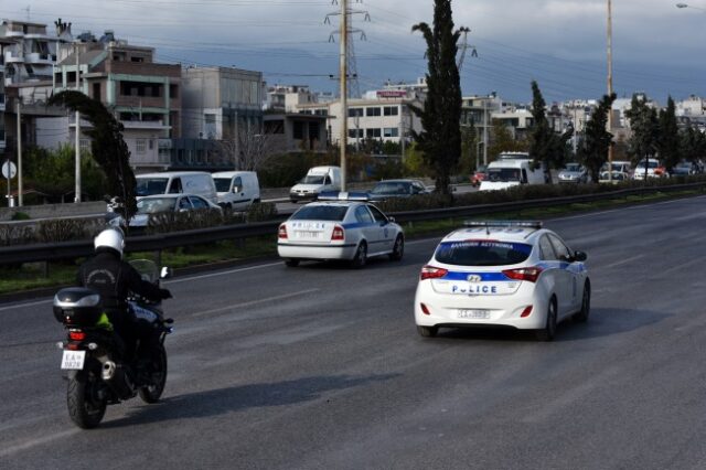 Δυσχέρεια στην κυκλοφορία στην Εθνική Οδό Αθηνών-Λαμίας εξαιτίας εκτροπής νταλίκας