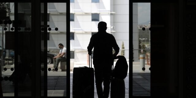 ΥΠΑ: Στους 3 μήνες μειώνεται η ισχύς της βεβαίωσης νόσησης από Covid-19