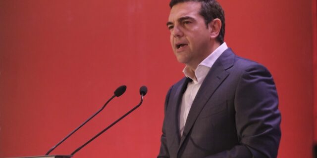 Τσίπρας: Η χώρα βρίσκεται σε κλοιό Μητσοτάκη