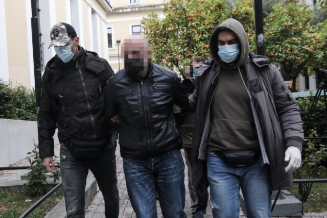 Γλυφάδα: Προφυλακιστέος ο 51χρονος που σκότωσε τον σύντροφο της μητέρας του – “Λυπάμαι που δεν το έκανα νωρίτερα”