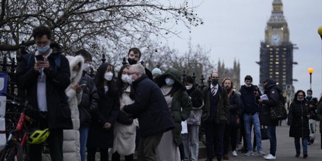 Βρετανία: Νέο ρεκόρ κρουσμάτων – Ξεπέρασαν τα 93.000 σε ένα 24ωρο