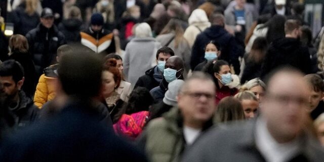 Κορονοϊός – Βρετανία: Νέο ρεκόρ με πάνω από 100.000 νέα κρούσματα