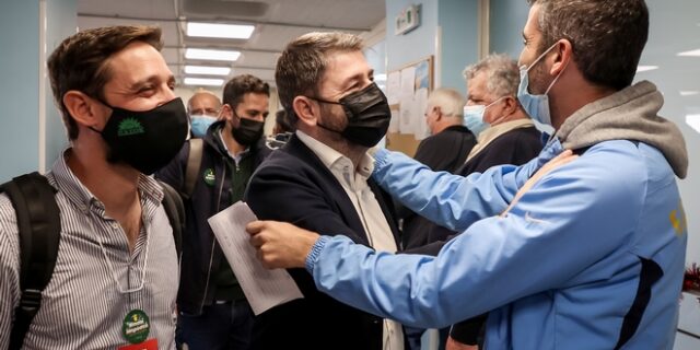 Νίκος Ανδρουλάκης: Χειροκροτήματα και χαμόγελα – “Όλα καλά”