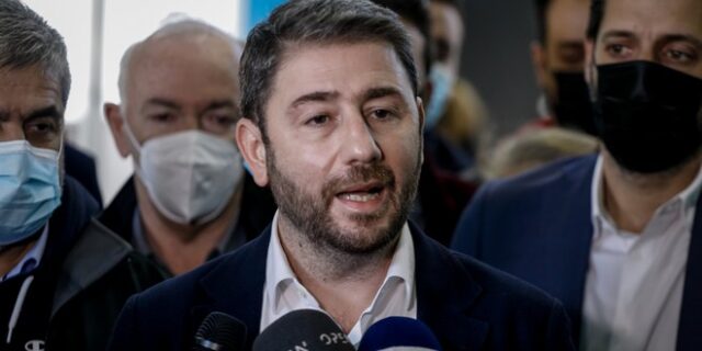 Εκλογές ΚΙΝΑΛ: Ψήφισε ο Νίκος Ανδρουλάκης – “Ζητώ μεγάλη συμμετοχή και καθαρή εντολή”