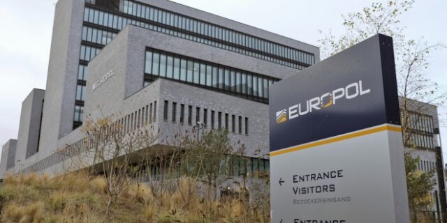 Απατεώνες προσποιούνται τους επικεφαλής της Europol και προσπαθούν να εξαπατήσουν πολίτες σε χώρες της Ε.Ε.