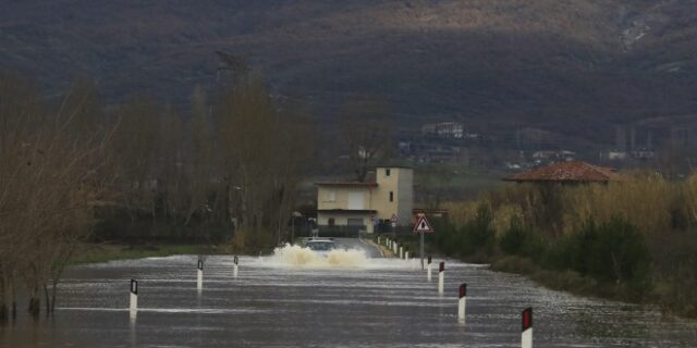 Κακοκαιρία στην Αλβανία: Χωρίς ηλεκτρικό ρεύμα για τρίτη ημέρα δεκάδες μειονοτικά χωριά