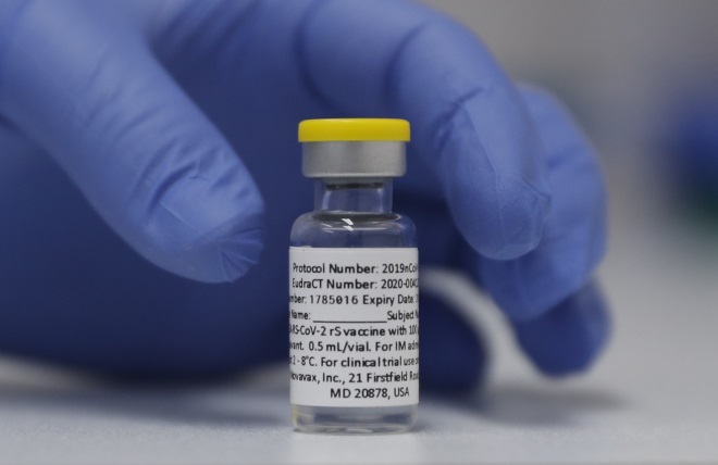 Εμβόλιο Novavax: Σε 20 μέρες φτάνουν οι πρώτες δόσεις στην Ελλάδα – Τον Μάρτιο η χορήγησή του