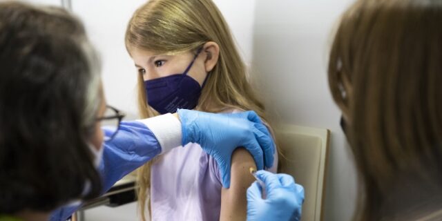 Αυστρία: Υποχρεωτικός ο εμβολιασμός από τα 14 – Πρόστιμο άνω των 3.000 ευρώ