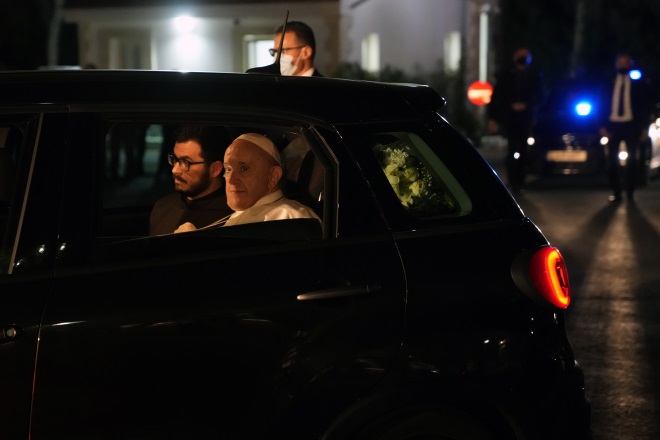 Πάπας Φραγκίσκος: “Έκλεψε” την παράσταση το αυτοκίνητό του στην Κύπρο