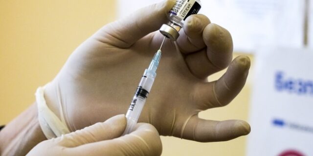 Κορονοϊός: Οι Κυβερνήσεις χρηματοδότησαν το 58% της έρευνας για εμβόλια και φάρμακα