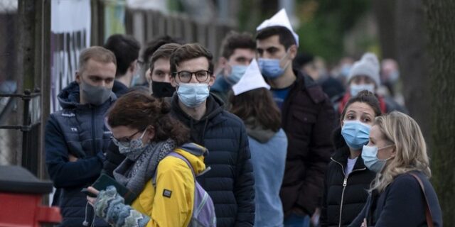 Κορονοϊός – Μετάλλαξη Όμικρον: Επιβεβαιώθηκε ο πρώτος νεκρός από το νέο στέλεχος