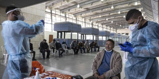 Ισραήλ: Η παραλλαγή Όμικρον έφερε το πέμπτο κύμα της πανδημίας Covid-19