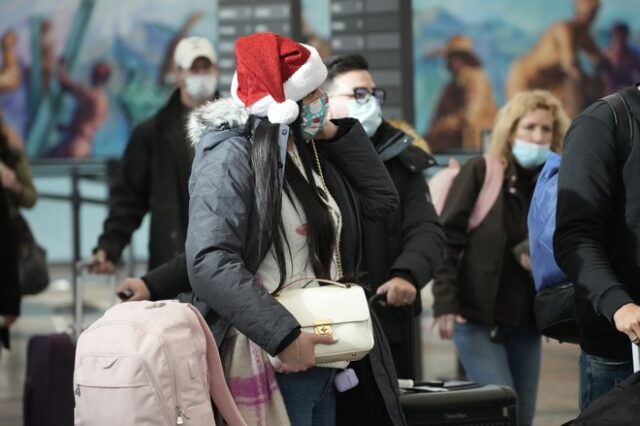 Μετάλλαξη Όμικρον: Χάος στα αεροδρόμια – Ακυρώθηκαν 6.300 πτήσεις τα Χριστούγεννα