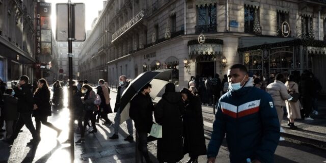 Κορονοϊός – Γαλλία: Ρεκόρ με σχεδόν 180.000 νέες μολύνσεις σε ένα 24ωρο