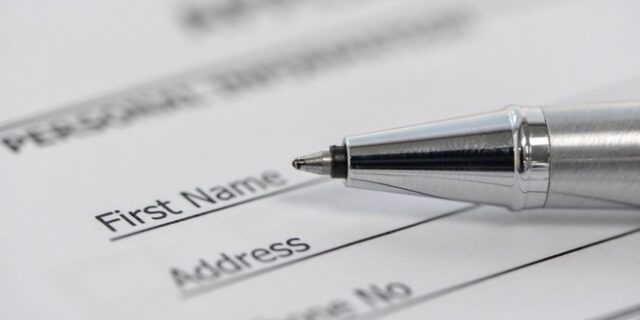 Γαλλία: Ευκολότερο για τους πολίτες να αποκτήσουν το επώνυμο της μητέρας τους