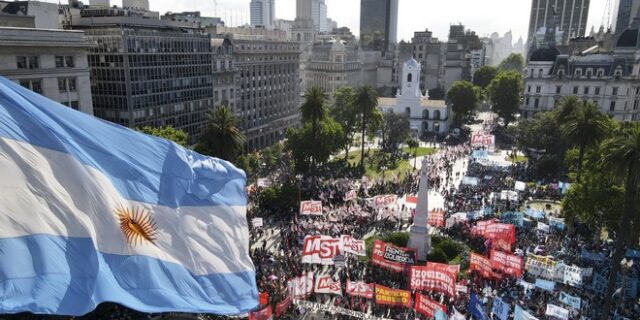 Αργεντινή: Ξεσηκωμός για τη νέα συμφωνία με το ΔΝΤ