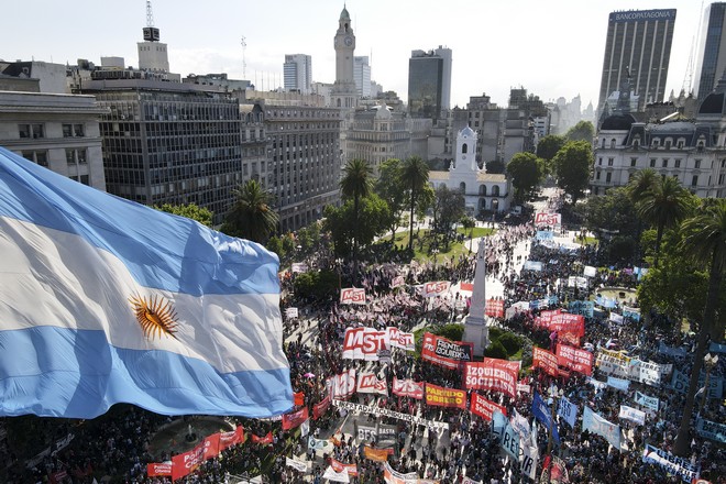 Αργεντινή: Ξεσηκωμός για τη νέα συμφωνία με το ΔΝΤ