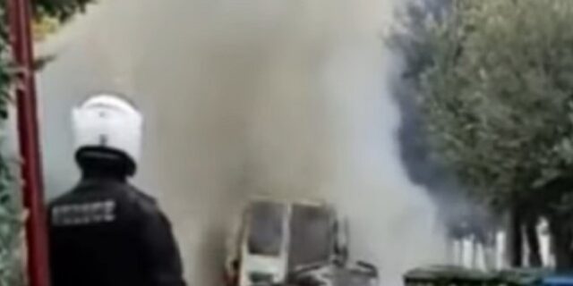 Ασθενοφόρο πήρε φωτιά στη Μεταμόρφωση – Σώοι οι επιβαίνοντες