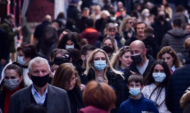 Νέα μέτρα: Μάσκα παντού, διπλή μάσκα σε σούπερ μάρκετ και ΜΜΜ, ακυρώνονται δημόσιες εορταστικές εκδηλώσεις