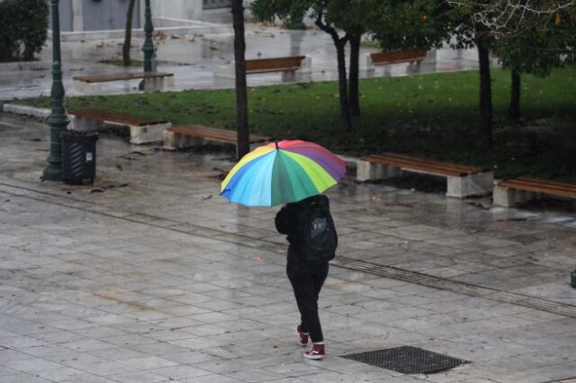 Καιρός: Πολλές βροχές μέχρι τα μέσα της εβδομάδας – Καλές θερμοκρασίες για την εποχή