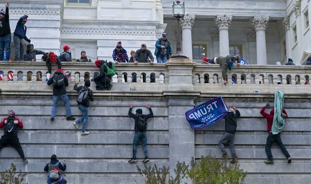 ΗΠΑ: Αγωγή της πόλης της Ουάσινγκτον κατά Proud Boys και Oath Keepers για την επίθεση στο Καπιτώλιο