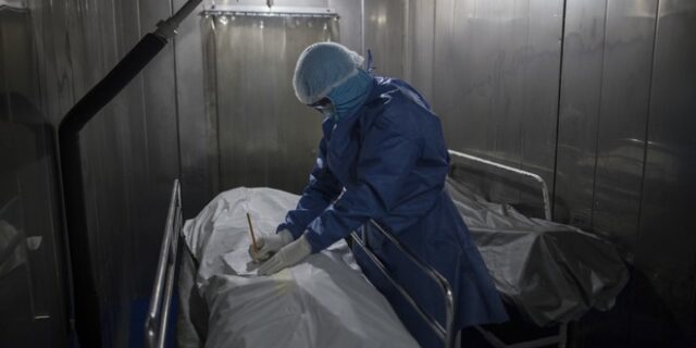 Κορονοϊός: Έγκλημα διαρκείας, εκατόμβη νεκρών και απάθεια