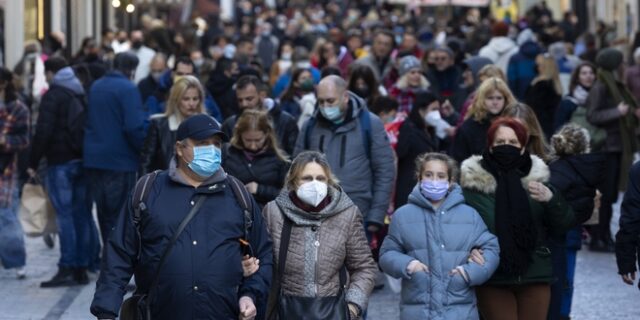 Μόσιαλος: Αποτελεσματική η τρίτη δόση του εμβολίου έναντι της Όμικρον