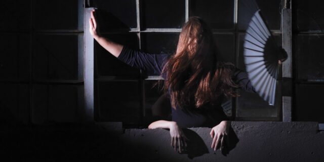 Ένα Κήτος κι ένα άδειο λιμάνι, χωρίς θάλασσα, στο BIOS