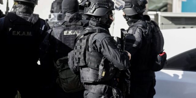 Έφοδος των ΕΚΑΜ στο Ζεφύρι για όπλα, μετά το βίντεο – πρόκληση