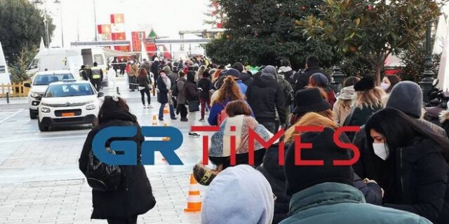Θεσσαλονίκη: Απίστευτη ουρά στα εμβόλια χωρίς ραντεβού στην Αριστοτέλους