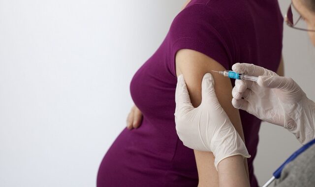 Γκάγκα: Προϋπόθεση ο εμβολιασμός για εξωσωματική γονιμοποίηση