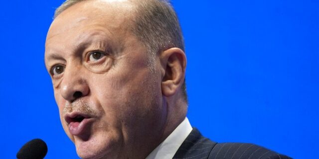 Τουρκία: Καρατόμησε δύο υφυπουργούς Οικονομικών ο Ερντογάν