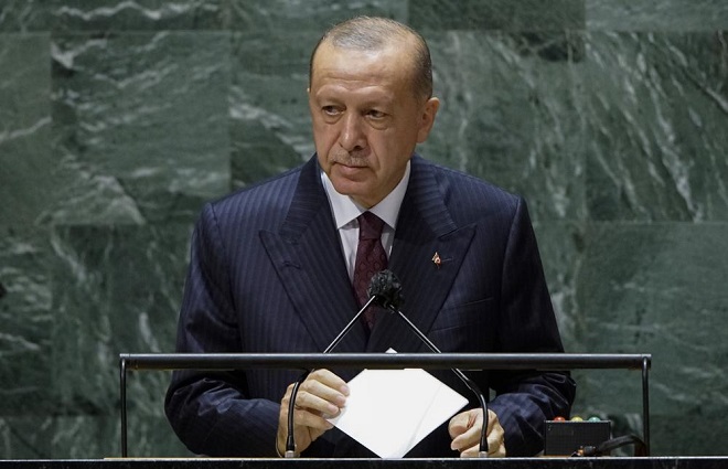 Τουρκία: Κατηγορούν τον Ερντογάν για αγορά πολυτελών αυτοκινήτων όσο η λίρα καταρρέει