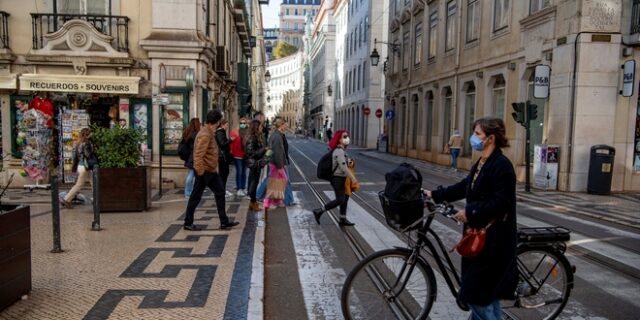 Οι New York Times για την “κατακόκκινη” Ευρώπη – Η μετάλλαξη Όμικρον, οι εμβολιασμοί και η θέση της Ελλάδας