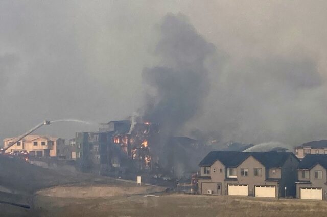 ΗΠΑ: “Κόλαση” στο Κολοράντο – Φωτιά έκαψε εκατοντάδες σπίτια
