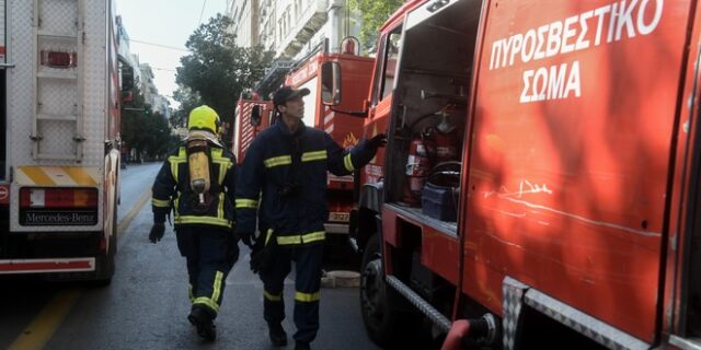 Θεσσαλονίκη: Φωτιά σε σκεπή διώροφης κατοικίας