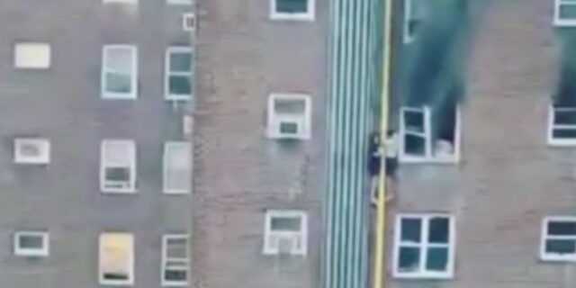 ΗΠΑ: Έφηβοι “γλίστρησαν” από τον 4ο όροφο για να γλιτώσουν από φλεγόμενο κτίριο