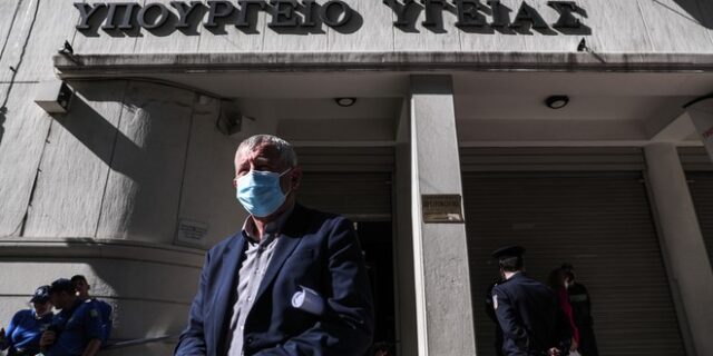 Γιαννάκος: Θα καταθέσουμε αναφορά στον εισαγγελέα για ασθενείς που έχουν πεθάνει εκτός ΜΕΘ