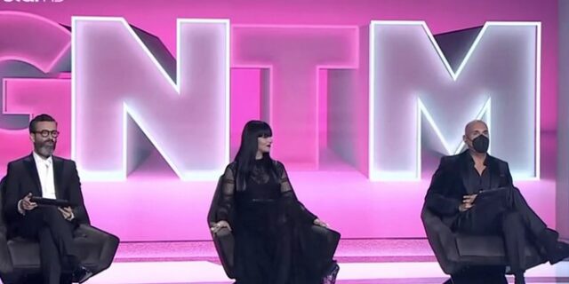 GNTM 4: Με μάσκα ο Δημήτρης Σκουλός στο πλατό του ημιτελικού – Απούσα η Ισμήνη Παπαβλασοπούλου
