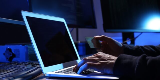 Έκλεψε 1.000 κωδικούς taxisnet και “τσέπωσε” τα επιδόματα τέκνων 200 γυναικών