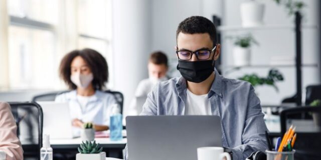 Το 86% των εργαζομένων στην ΕΕ δεν θέλει να επιστρέψει στο γραφείο μετά την πανδημία