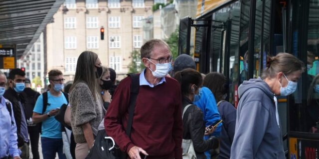 Κορονοϊός – Δανία: Επανεισάγει περιορισμούς – Κλείσιμο σχολείων και τηλεργασία